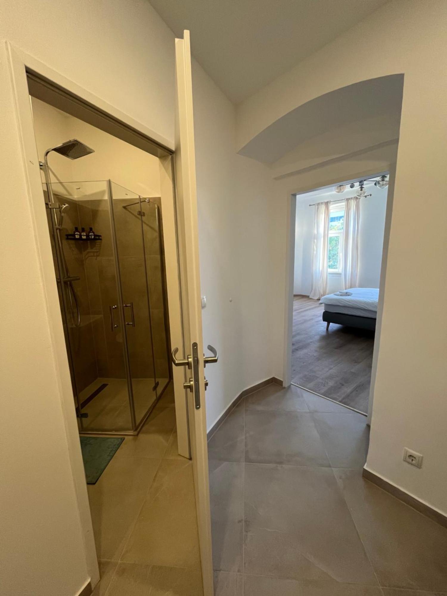 Apartment Schoenbrunn Near Metro Vienna Esterno foto